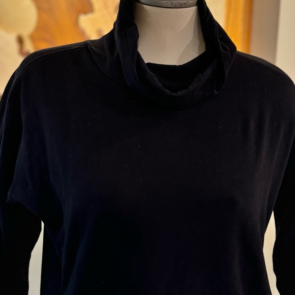 Lululemon kick the cloud funnel neck sweater - worn - Picture 4 of 8